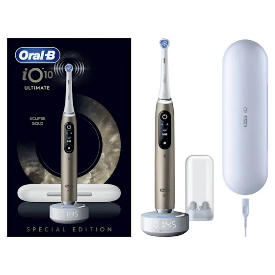 Oral-B iO 10 Ultimate Eclipse Gold tandenborstel, inclusief oplaadstation, reisetui en opzetborstelbeschermer.