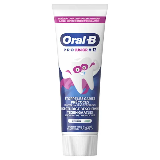 Oral-B Pro-Junior 6-12 tandpasta, met de claim 'Stopt vroege gaatjes en beschermt de dichtheid van de tanden'.