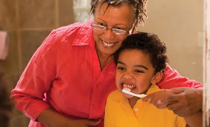 Tandenpoetsen kind: bij de oppas | Oral-B article banner