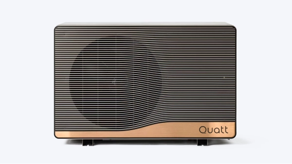 Quatt 7kw monoblock buitenunit frontaal gefotografeerd