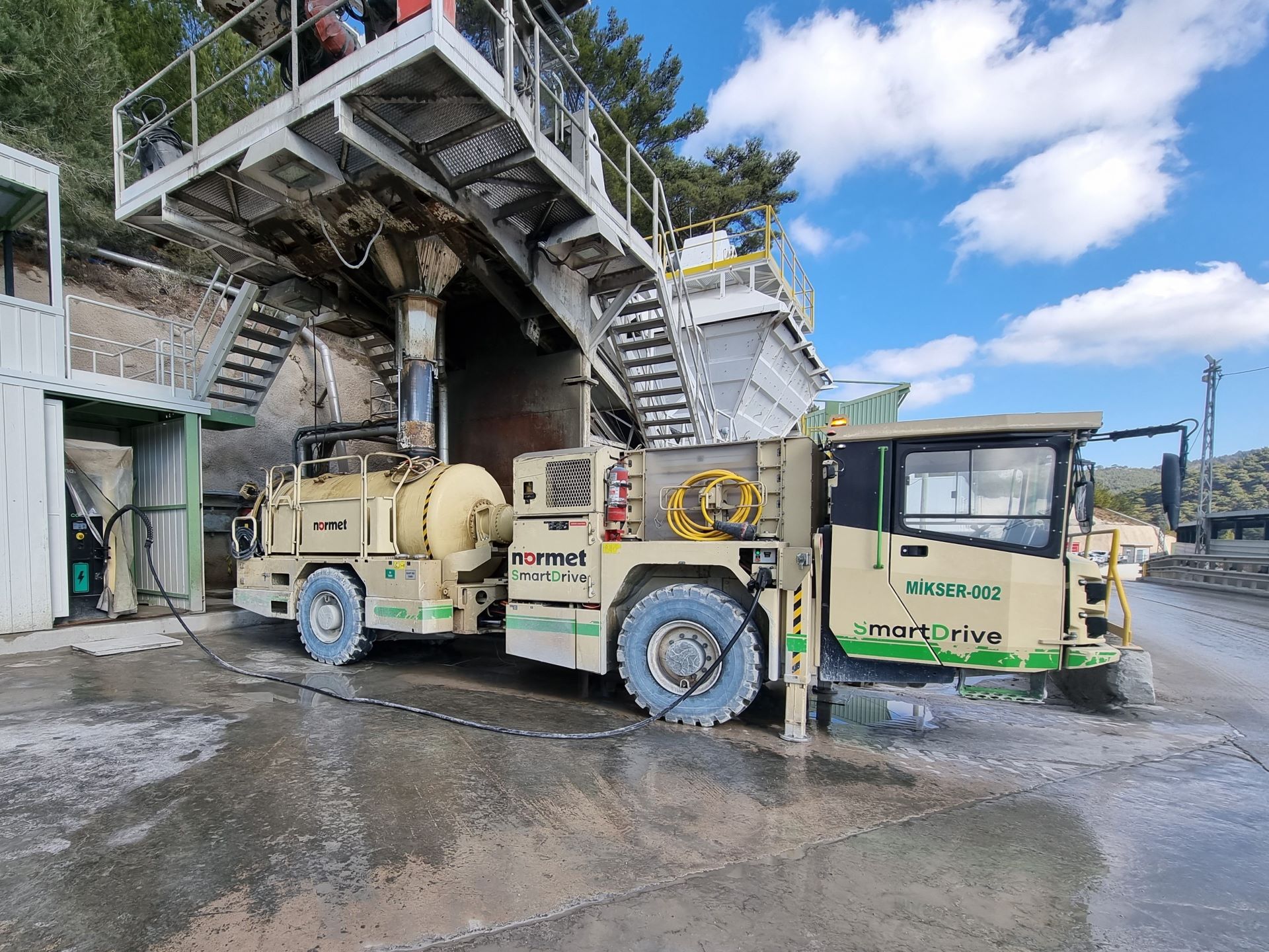Utimec MF 500 Transmixer SD and fast charger in mine site Turkey