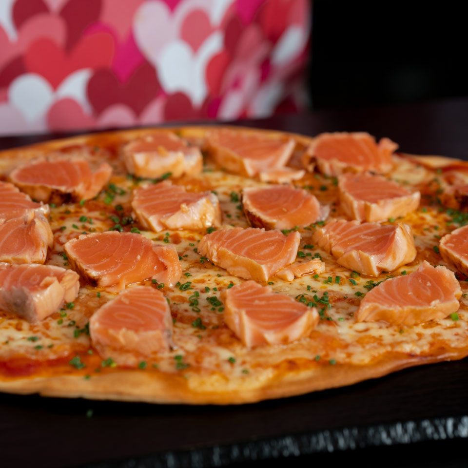 Pizza de salmón teriyaki con queso de tetilla - Receta de Alberto Chicote en Alcampo