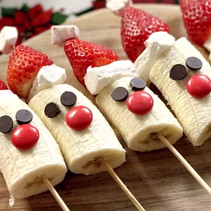 Brochetas de fruta “Papá Noel"