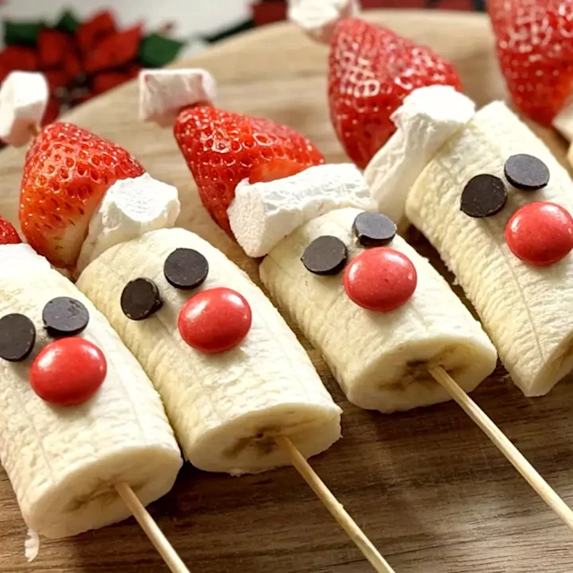 Brochetas de fruta “Papá Noel"