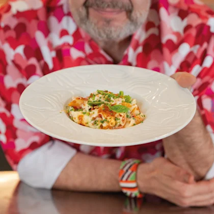 Penne rigate con espárragos, avellanas y salsa Mornay - Receta de Alberto Chicote en Alcampo
