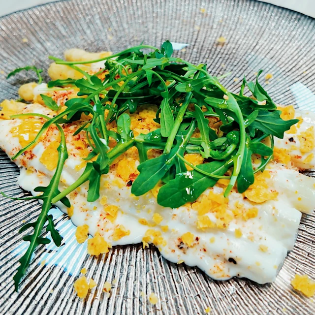 Espárragos blancos gratinados con nachos