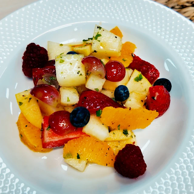 Ensalada de frutas con jengibre y lima
