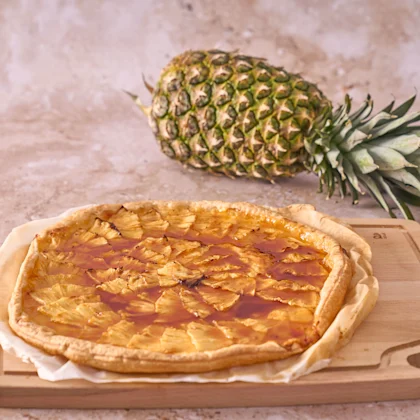 Tarta de piña y hojaldre