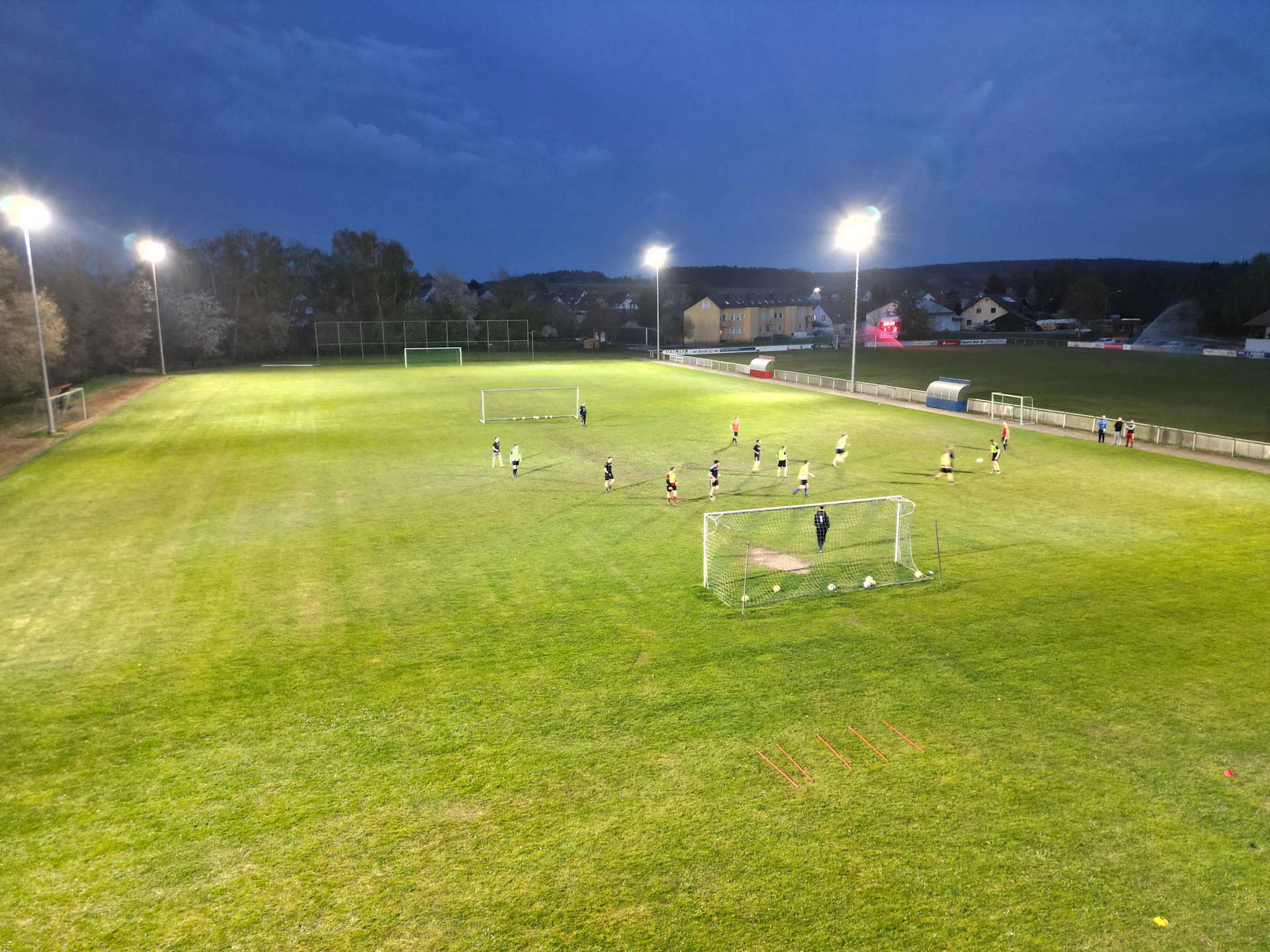 Flutlichttraining - Spiel auf 2 große Tore