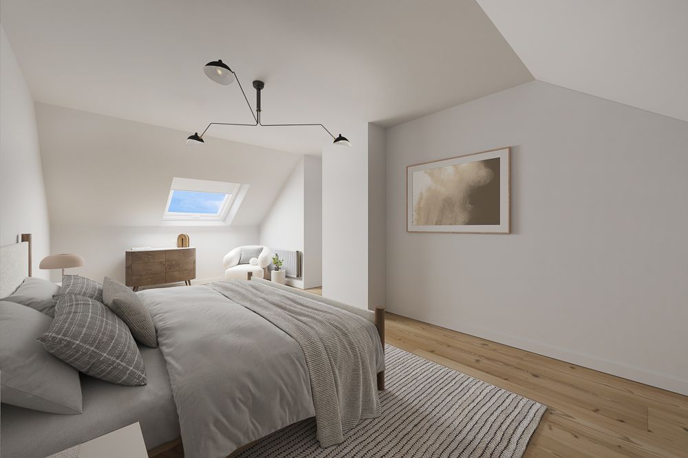 Helles Schlafzimmer mit Dachfenster, Doppelbett, Schreibtisch und Sessel, Holzfußboden und Wandbild.