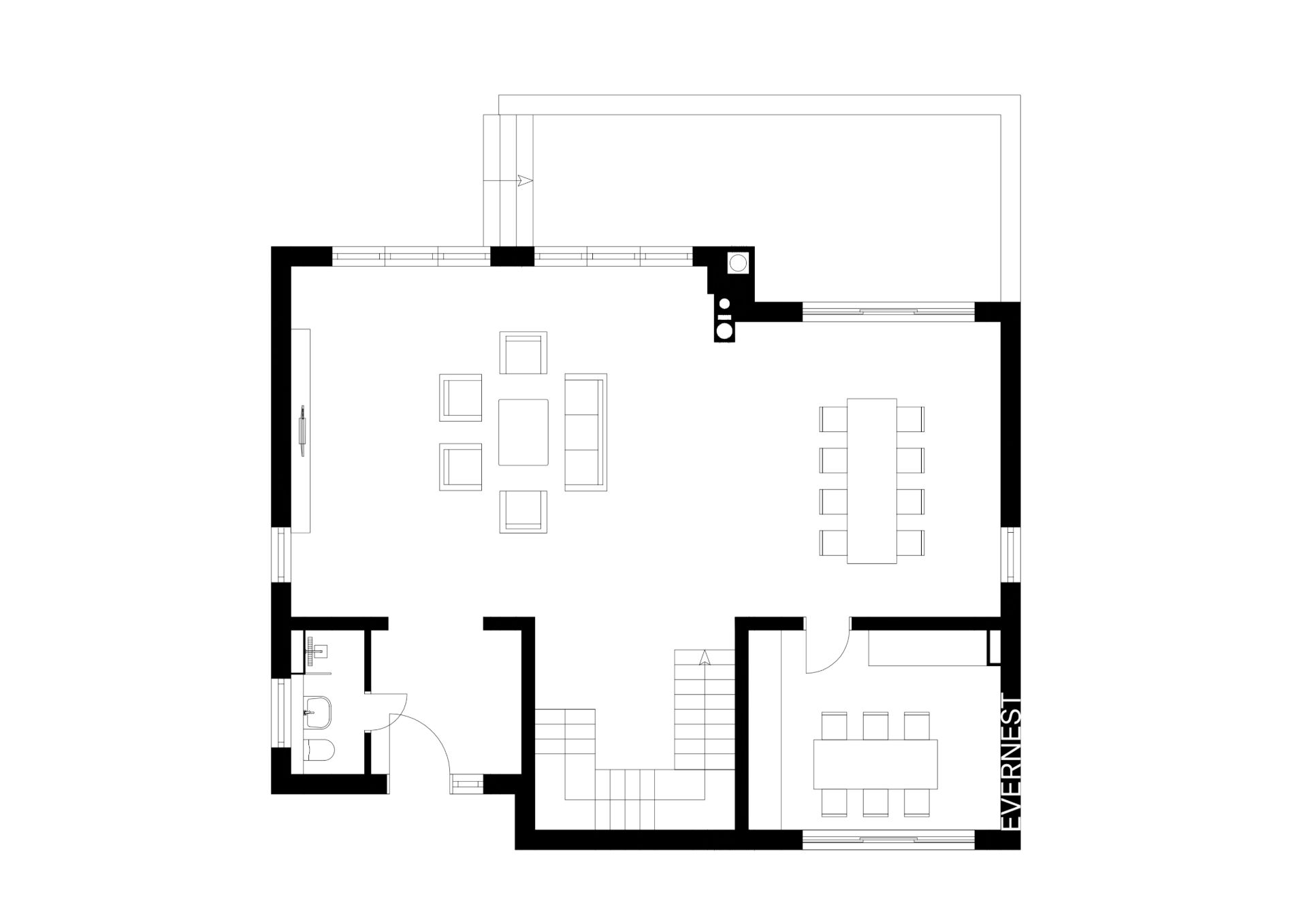 Grundriss eines Hauses mit Wohnbereich, Essbereich, Küche, Arbeitszimmer und Treppe.