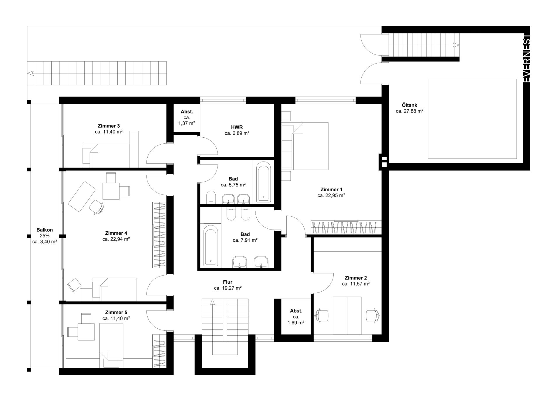 Grundriss einer Wohnung mit fünf Zimmern, zwei Bädern, Abstellräumen und Balkon.