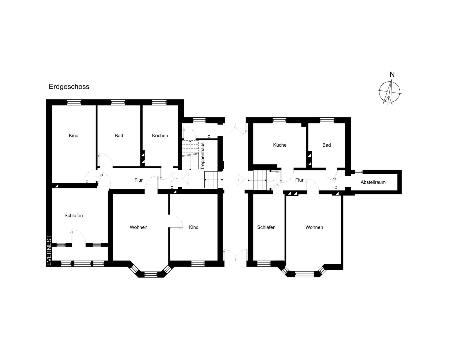 Grundriss des Erdgeschosses mit mehreren Wohn-, Schlaf-, Kinderzimmern, Küche, Bad und Abstellraum.