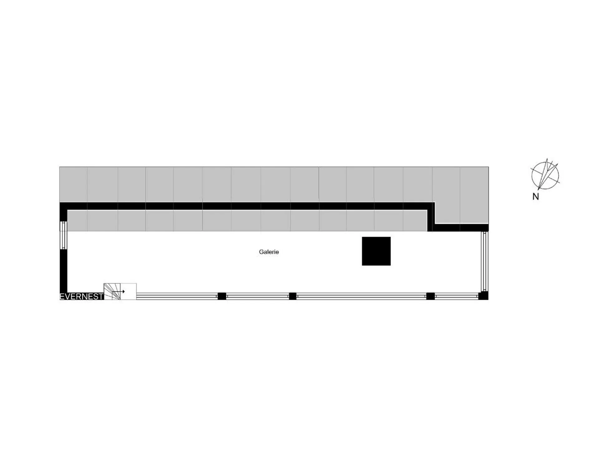 Grundriss einer Galerieetage mit Treppe und rechteckigem Raum.