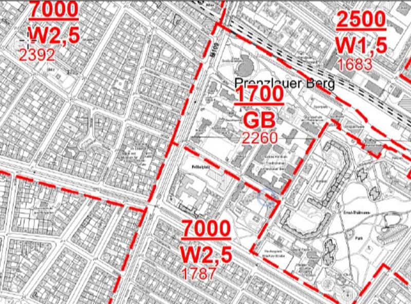 Schwarz-weißer Stadtplan mit roten Umrandungen und Zahlen in der Mitte.