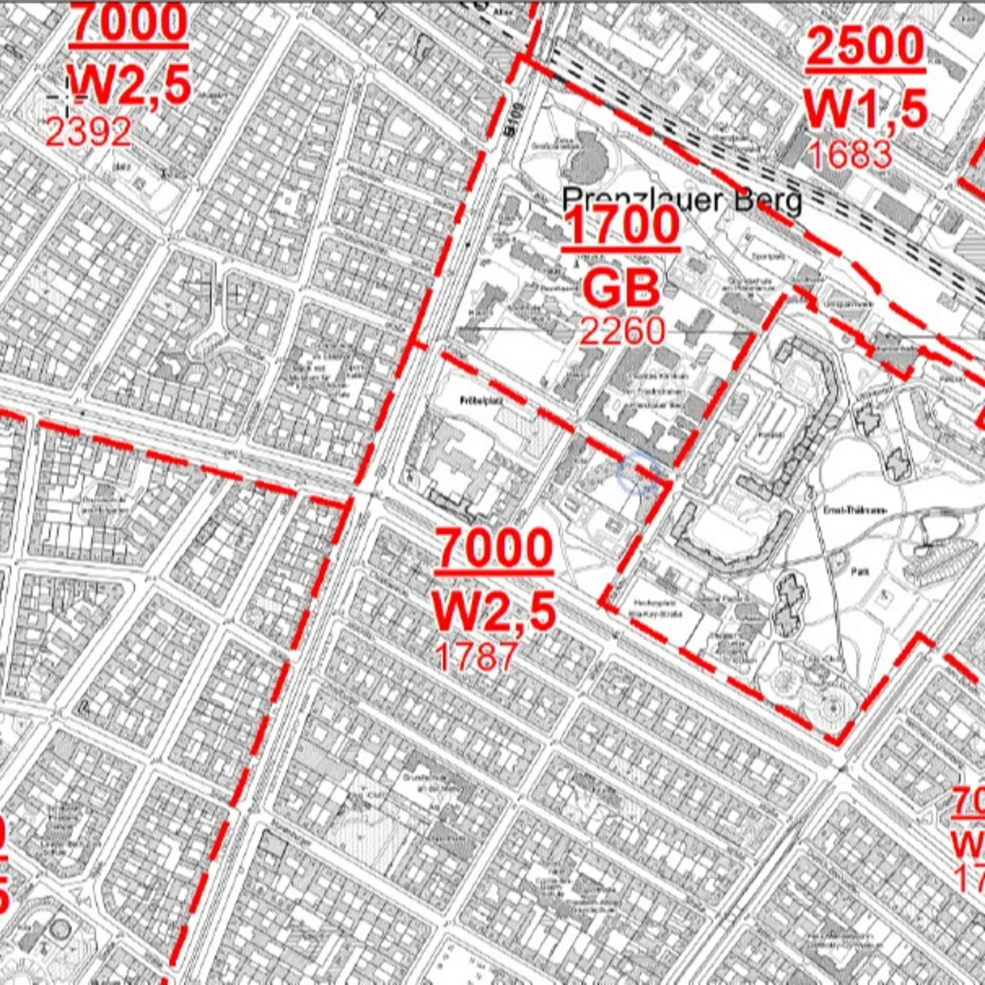 Schwarz-weißer Stadtplan mit roten Umrandungen und Zahlen in der Mitte.