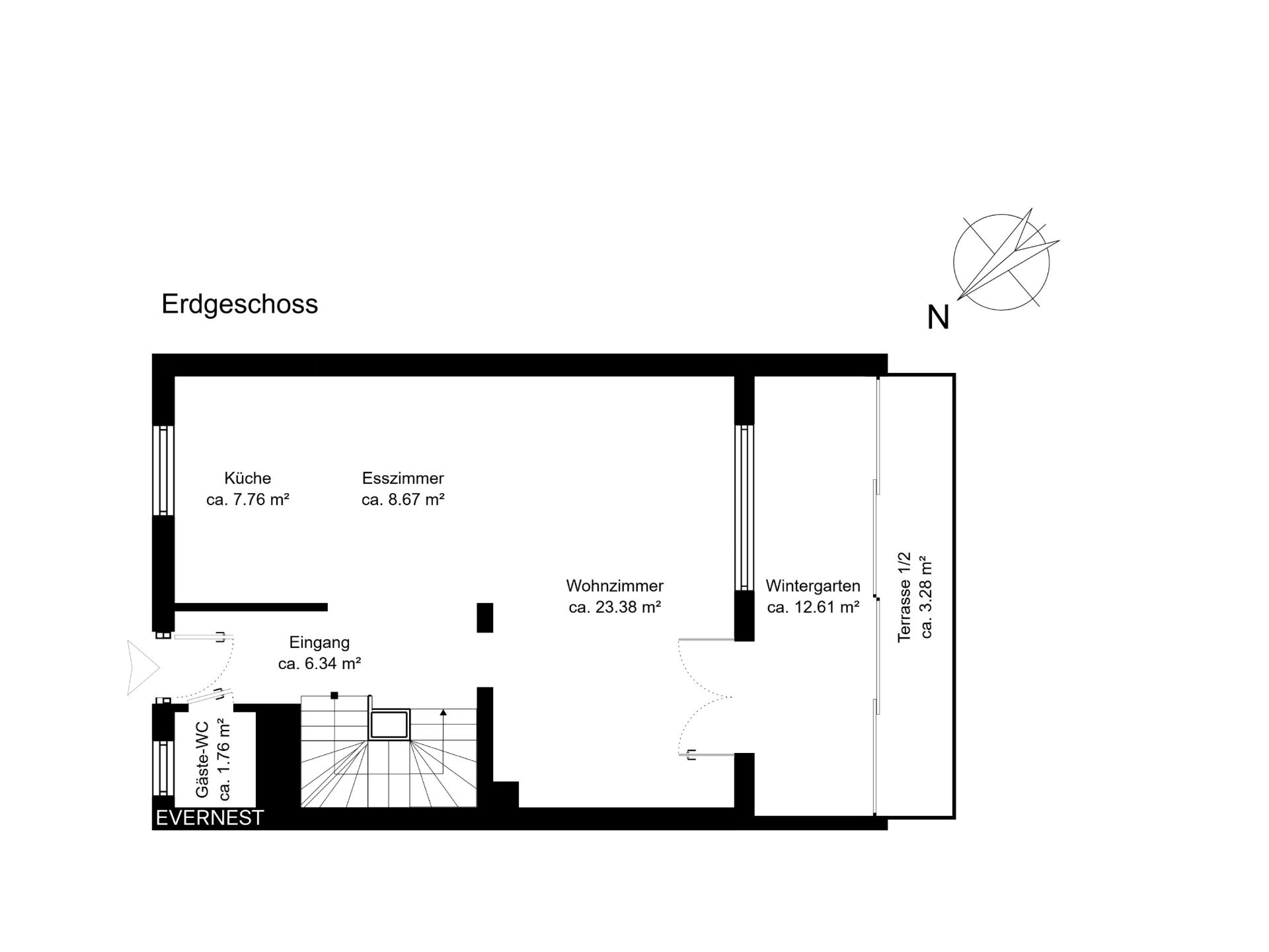 Grundriss des Erdgeschosses mit Küche, Esszimmer, Wohnzimmer, Wintergarten und Terrasse.