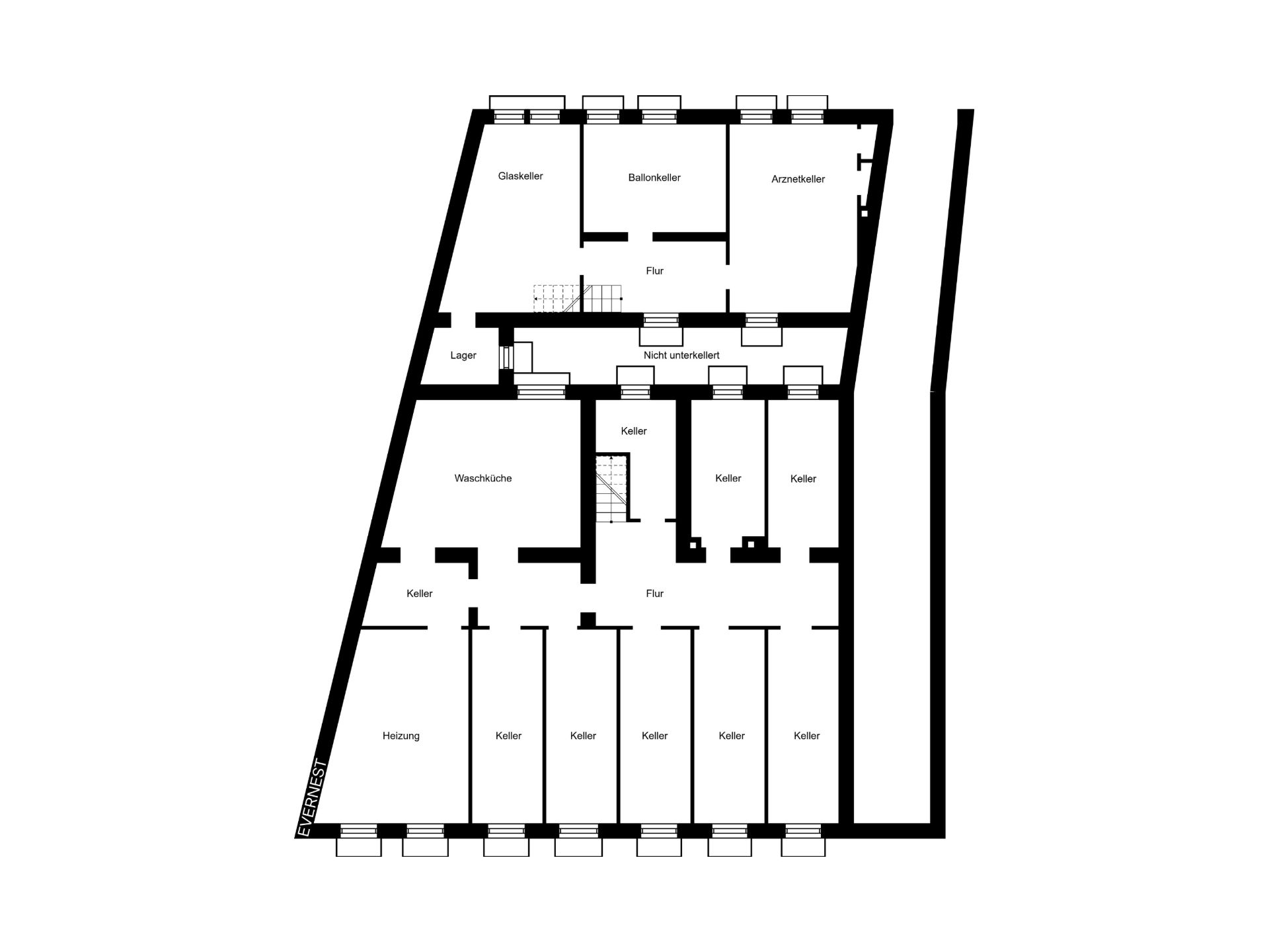 Grundriss eines Kellers mit verschiedenen Räumen wie Waschküche, Heizraum und Abstellräumen.