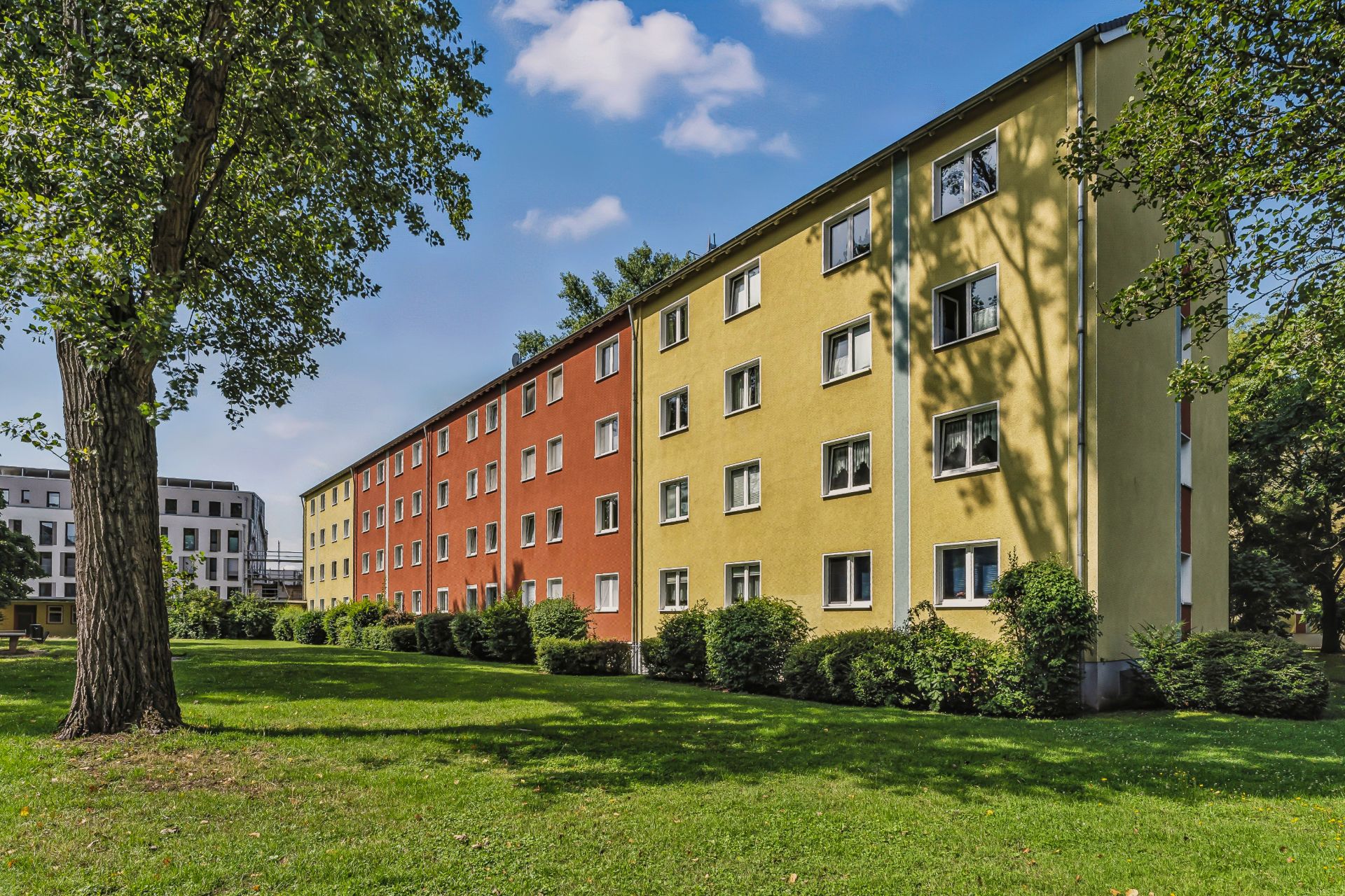 Helle 2-Zimmer-Wohnung mit großer Wohnküche und Loggia