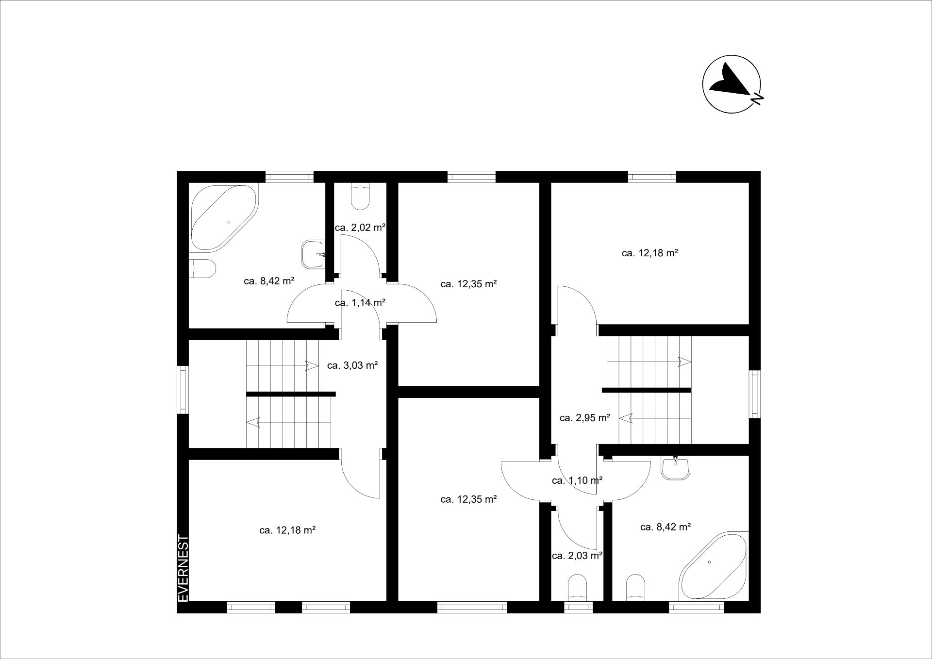 Grundriss eines Wohnhauses mit mehreren Zimmern, zwei Bädern und Treppenhaus.