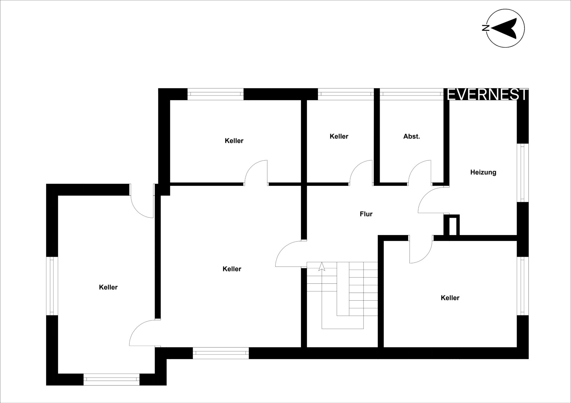 Grundriss eines Kellers mit mehreren Räumen, Flur und Treppe.