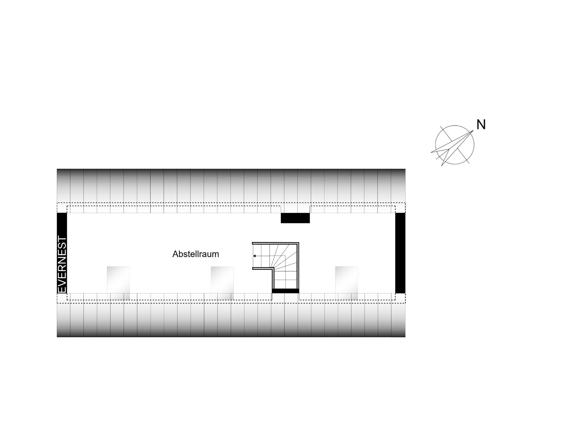 Grundriss mit Abstellraum und Treppe, Norden oben rechts markiert.