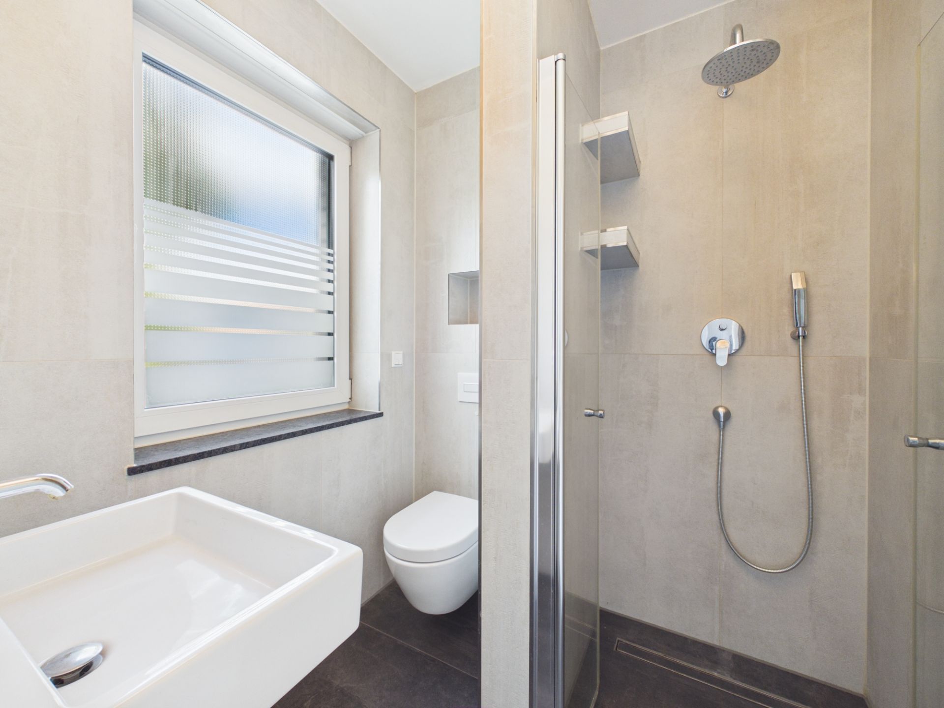Gäste-Bad mit Dusche