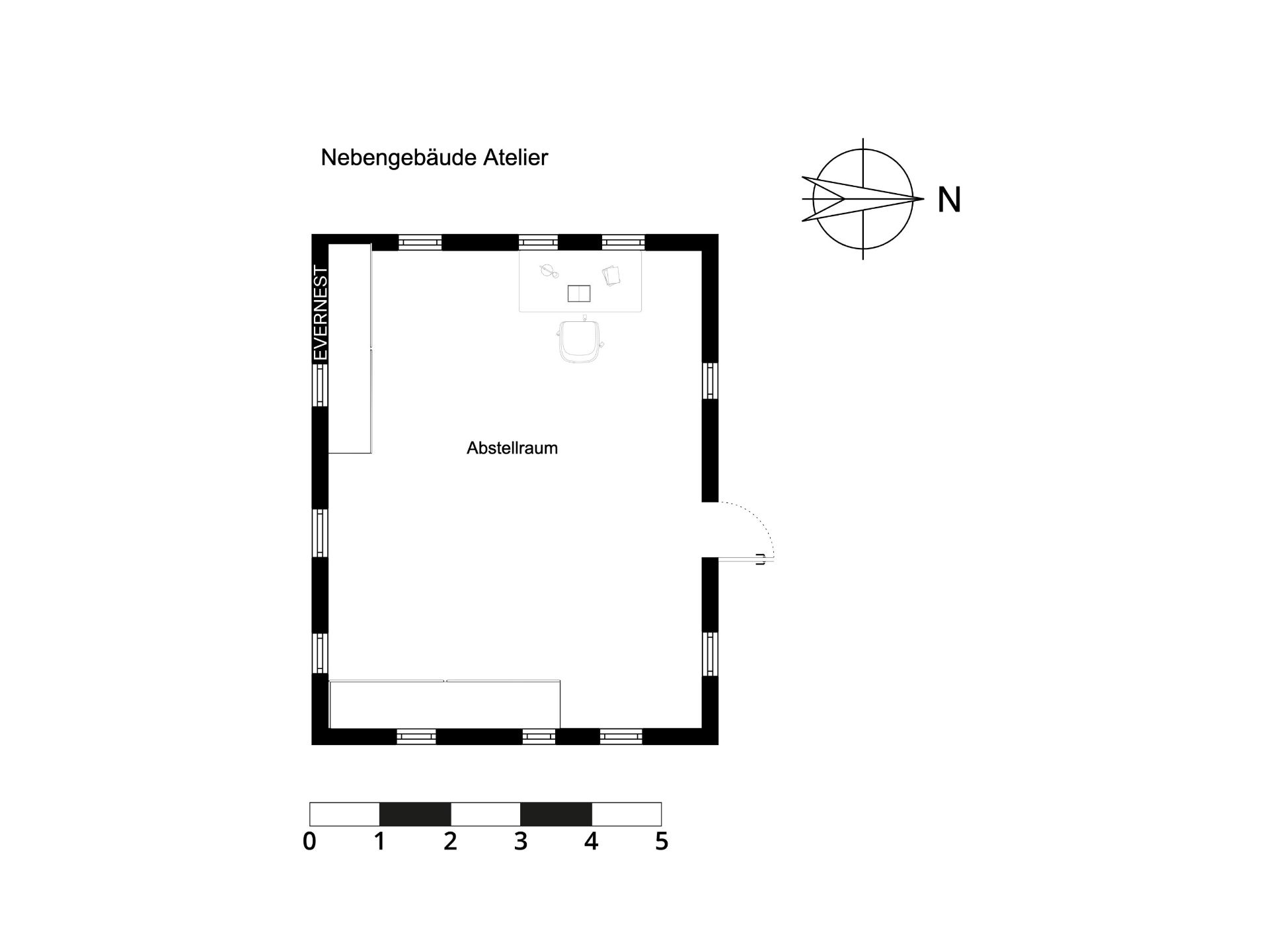Grundriss eines Nebengebäudes mit einem Abstellraum und einem Arbeitsplatz im Raum.