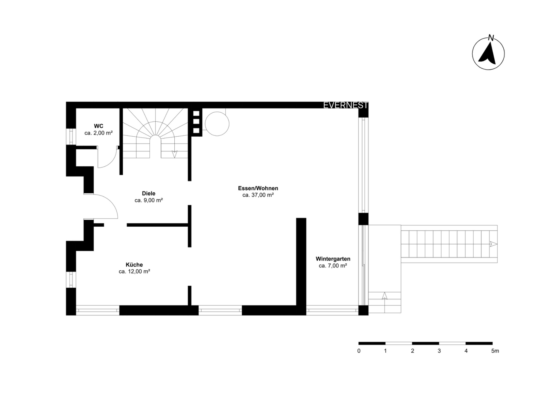 Grundriss mit Küche, WC, Diele, Ess-/Wohnbereich und Wintergarten, Räume beschriftet.