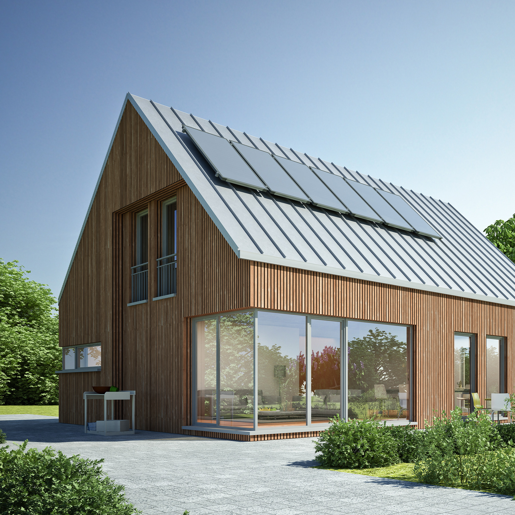 Modernes Wohnhaus mit Holzfassade, großen Fenstern und Solarpaneelen auf dem Dach.
