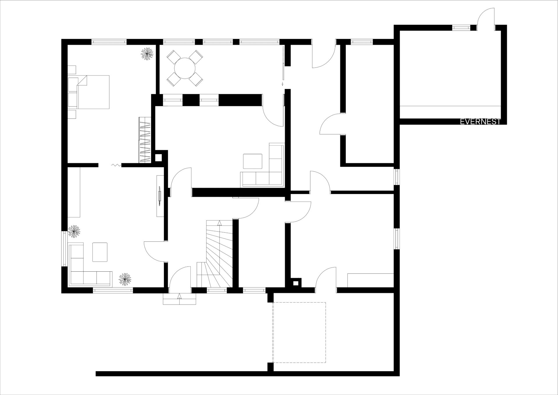 Grundriss eines Wohnhauses mit mehreren Zimmern, Türen und Treppen.
