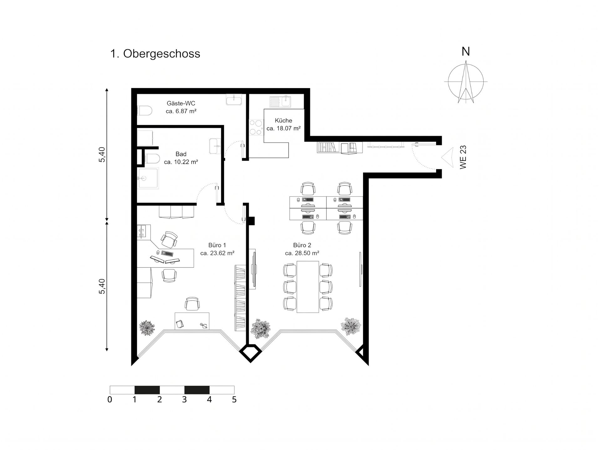 Grundriss des ersten Obergeschosses mit Küche, Bad, Gäste-WC und zwei Büroräumen.