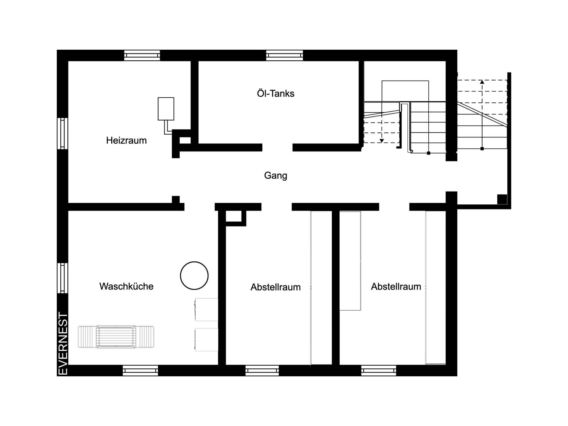 Grundriss mit Heizraum, Waschküche, Öltanks, Gang und zwei Abstellräumen.
