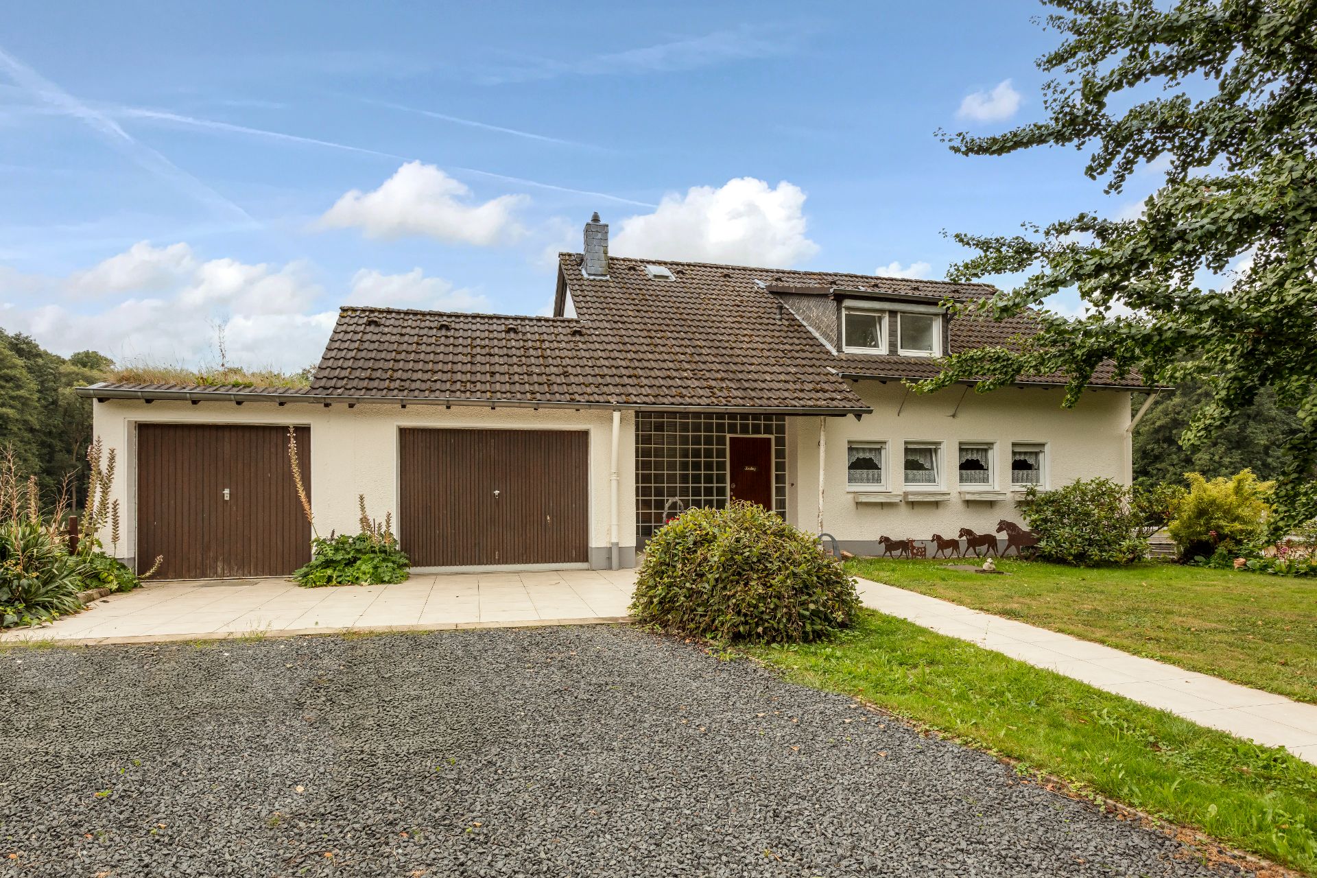 Freistehendes Einfamilienhaus in idyllischer Lage mit großzügigem Grundstück