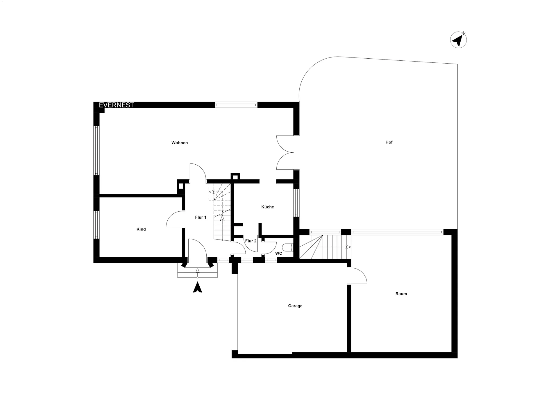 Grundriss eines Wohnhauses mit Wohnzimmer, Kinderzimmer, Küche, Garage, Hof und weiteren Räumen.