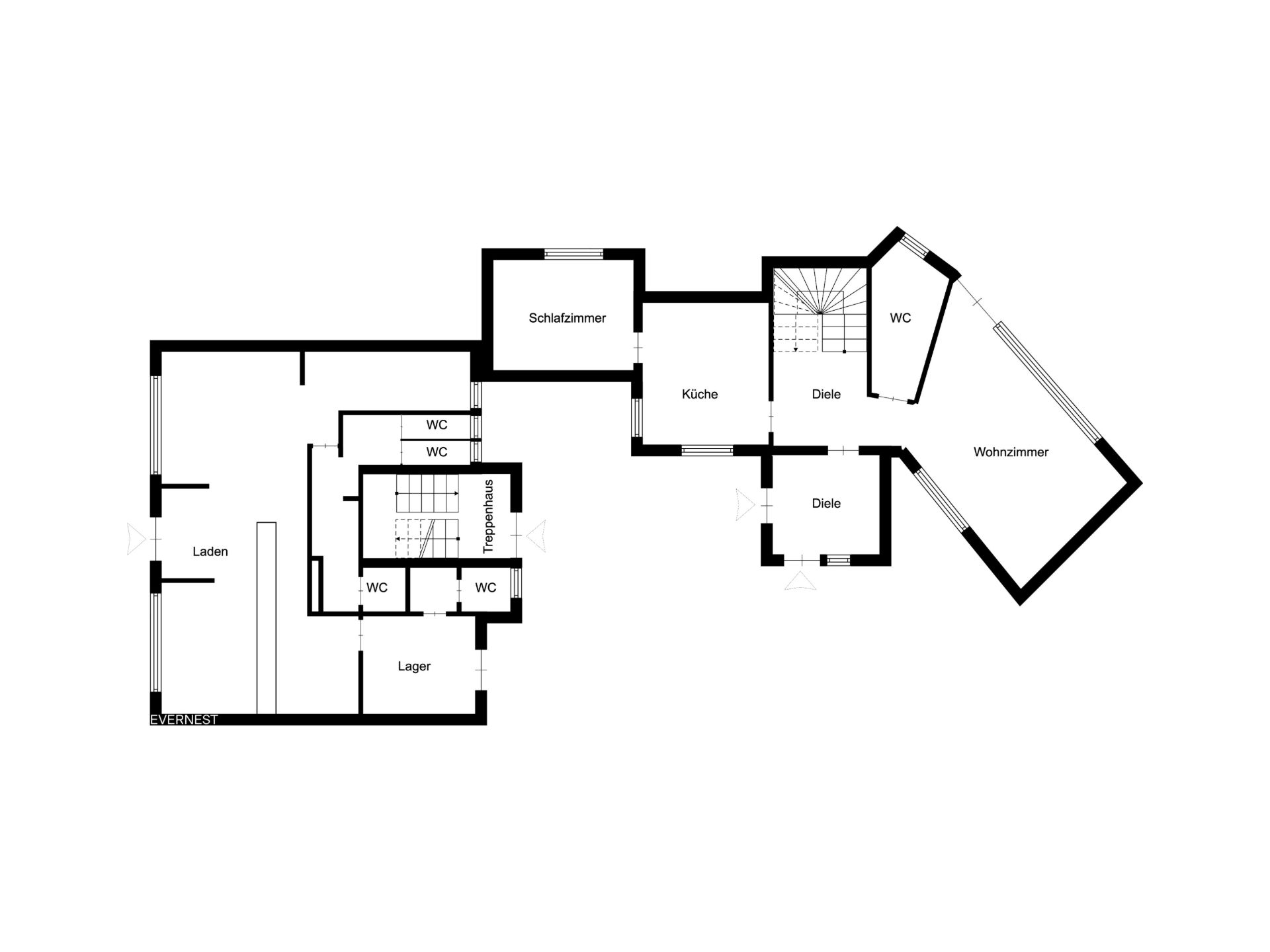 Grundriss mit Schlafzimmer, Küche, Wohnzimmer, mehreren WCs, Laden und Lagerraum.