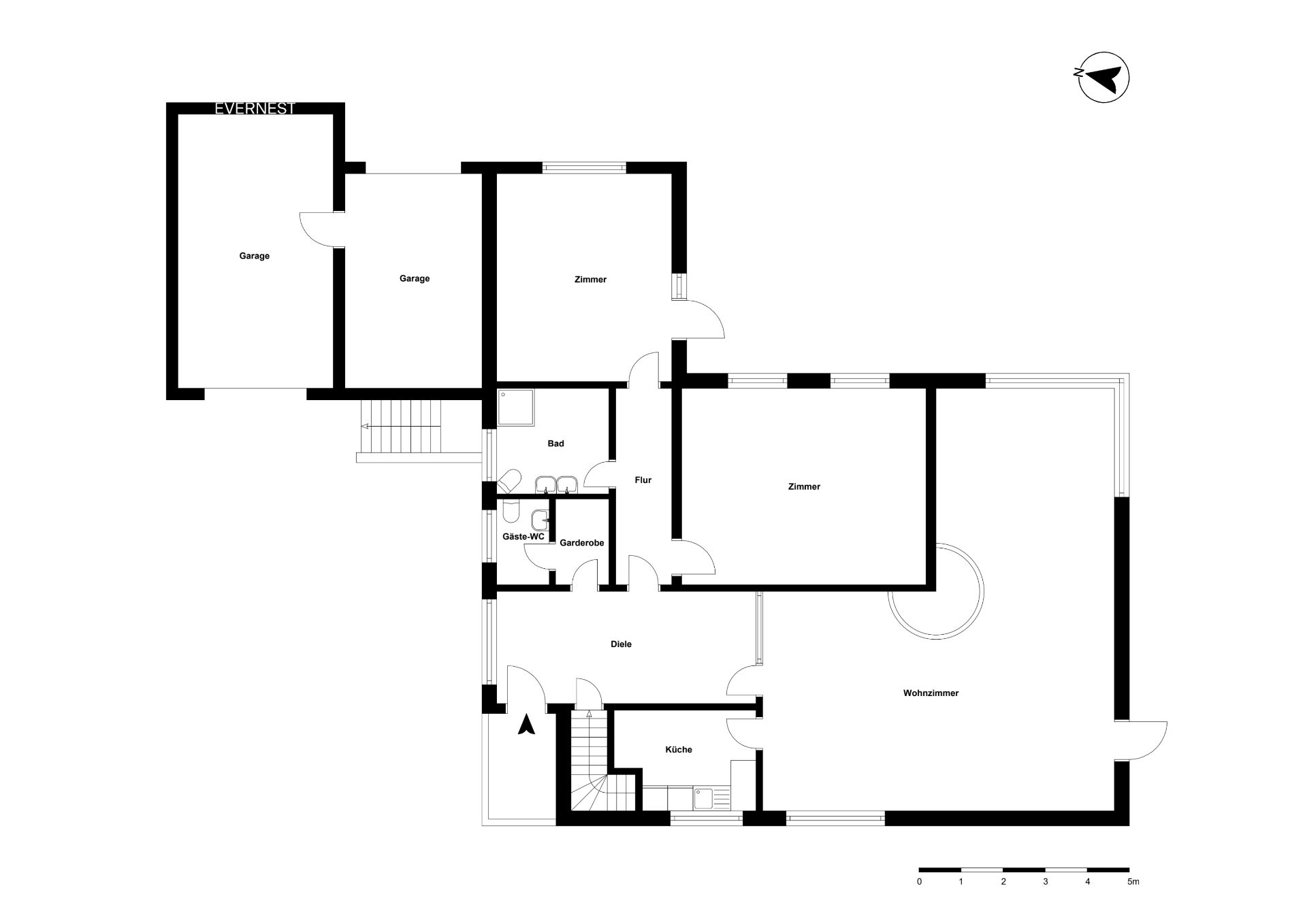 Grundriss eines Hauses mit Garage, Wohnzimmer, Küche, Bad, zwei Zimmern und Gäste-WC.