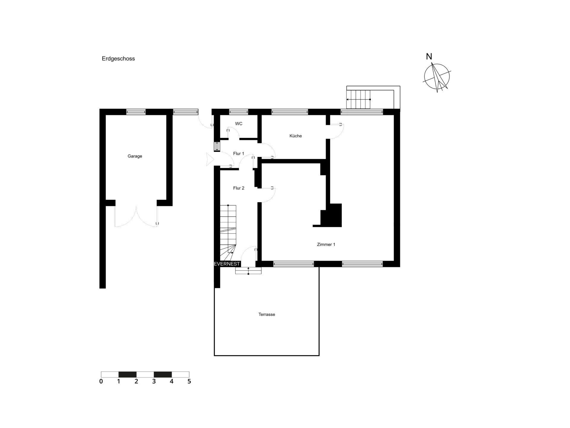 Grundriss des Erdgeschosses mit Garage, Küche, WC, Fluren, Zimmer und Terrasse.
