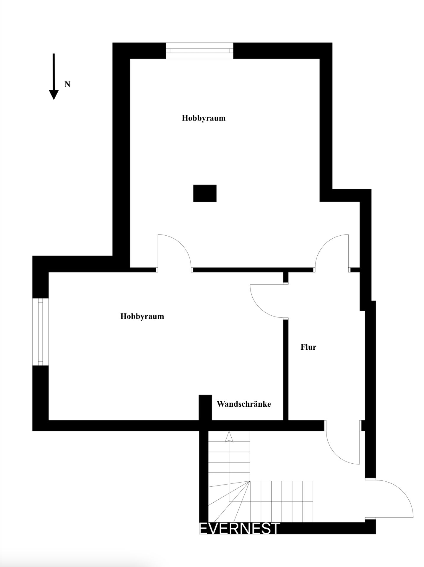 Grundriss mit zwei Hobbyräumen, Flur, Wandschränken und Treppenhaus.