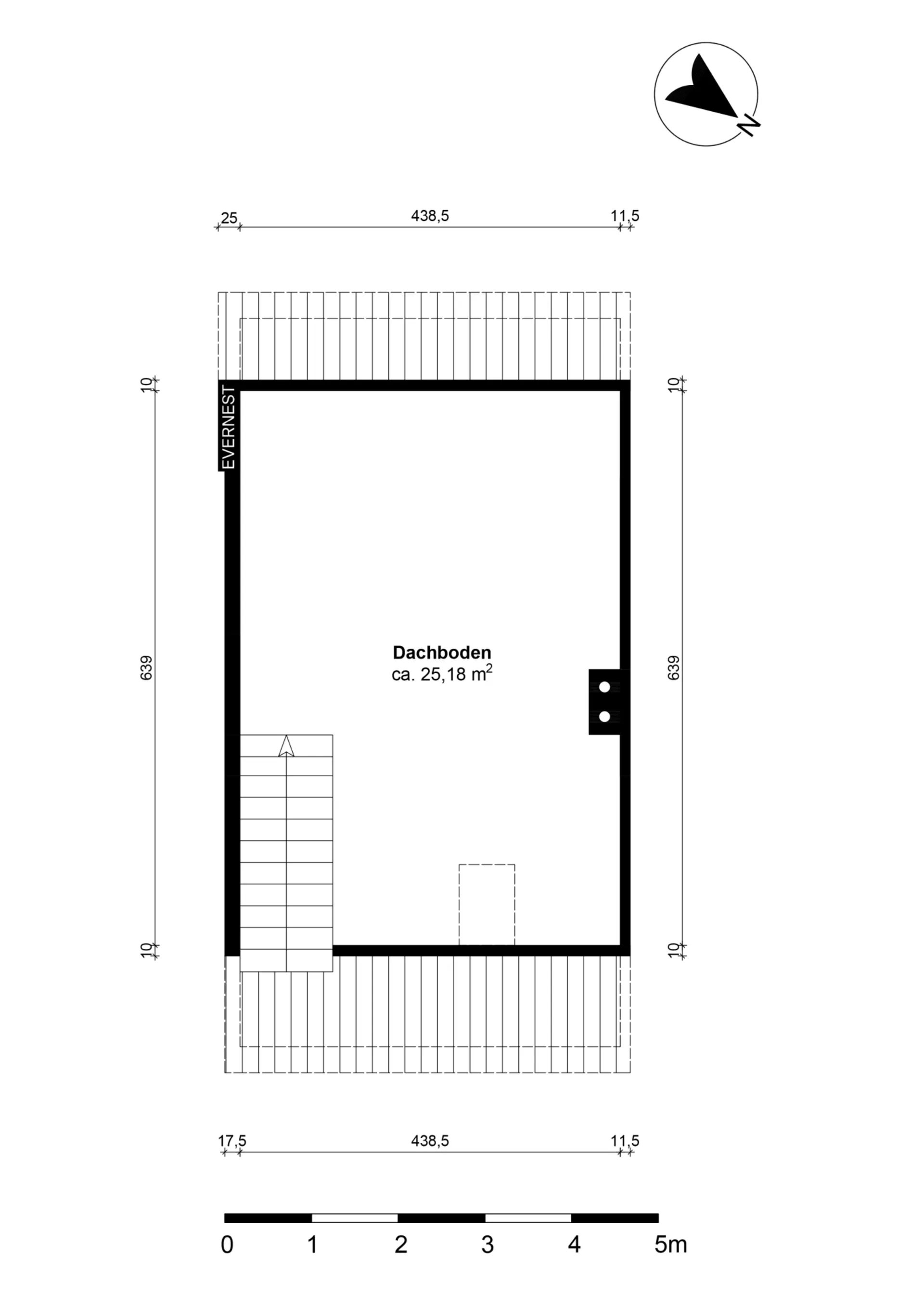 Grundriss eines Dachbodens mit Treppe, ca. 25,18 Quadratmeter groß.