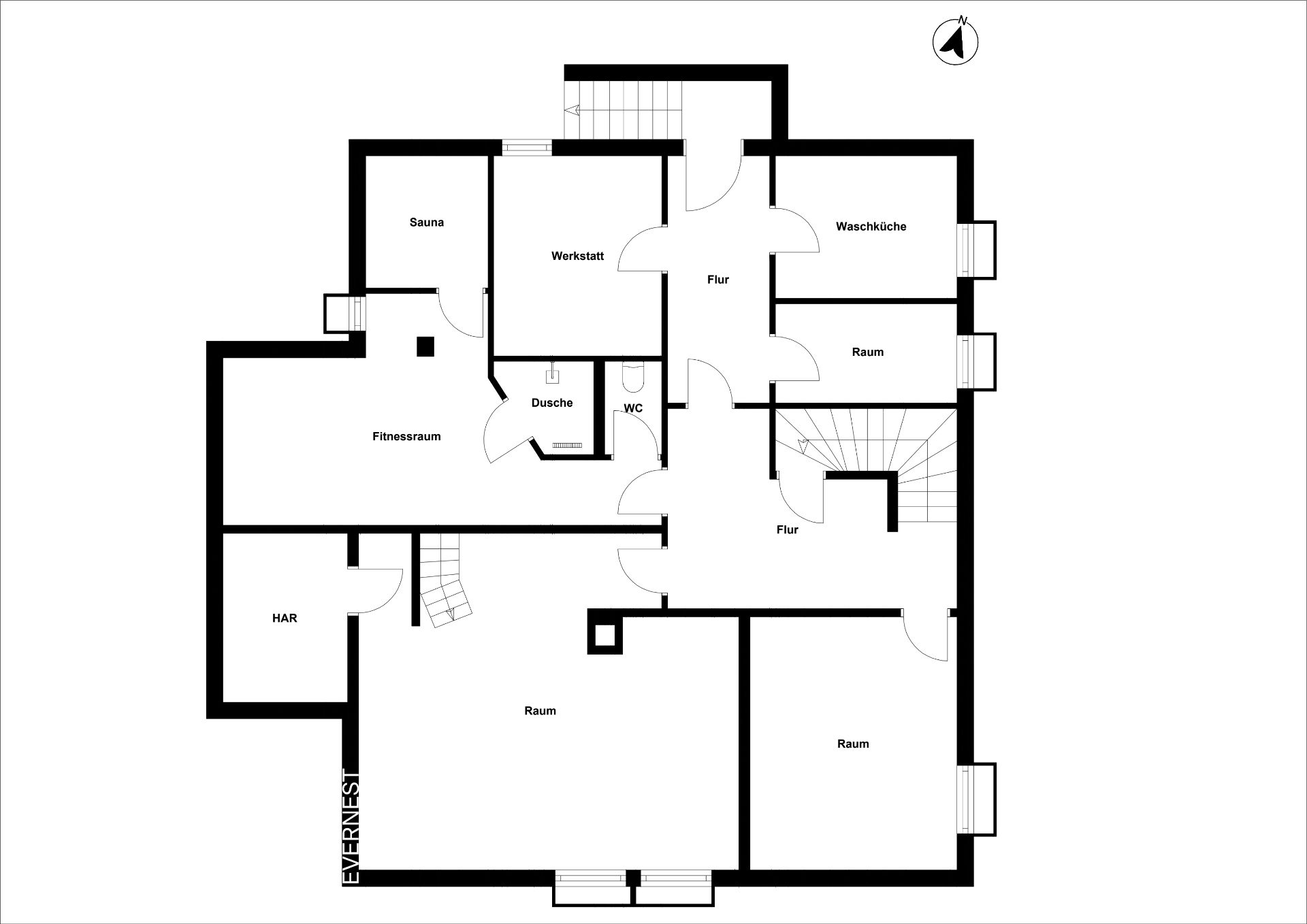 Grundriss eines Hauses mit Fitnessraum, Sauna, Werkstatt, Waschküche, Dusche, WC und mehreren Räumen.