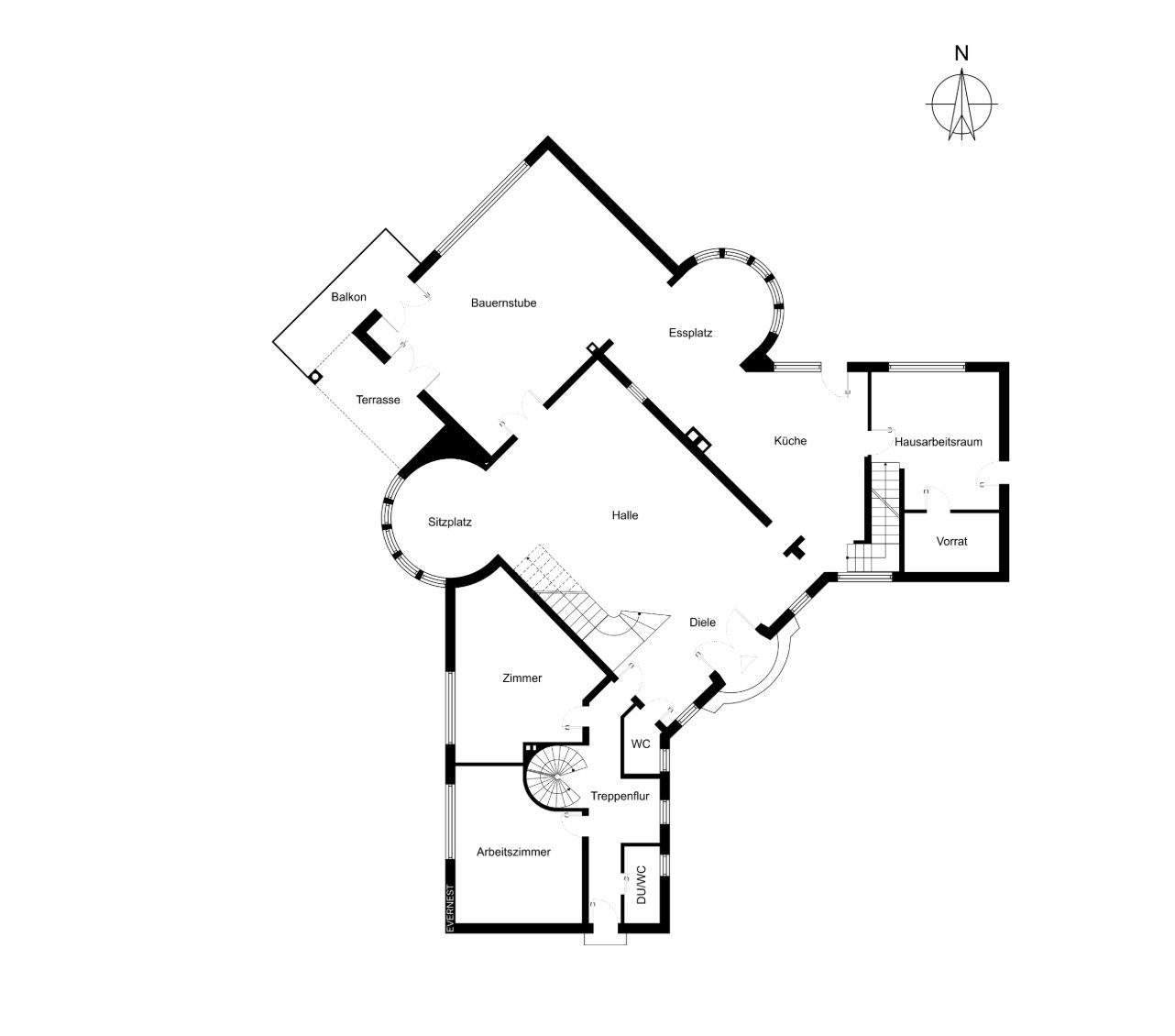 Grundriss eines Hauses mit Zimmern, Küche, Essplatz, Balkon, Terrasse und Treppenflur.