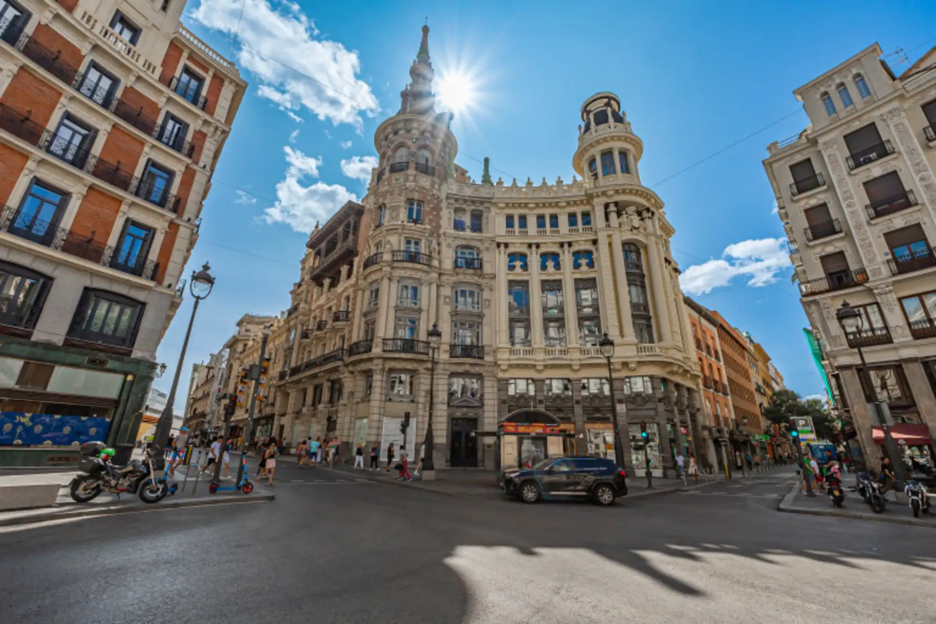 Edificio Meneses en el barrio de Cortes en Madrid, Centro