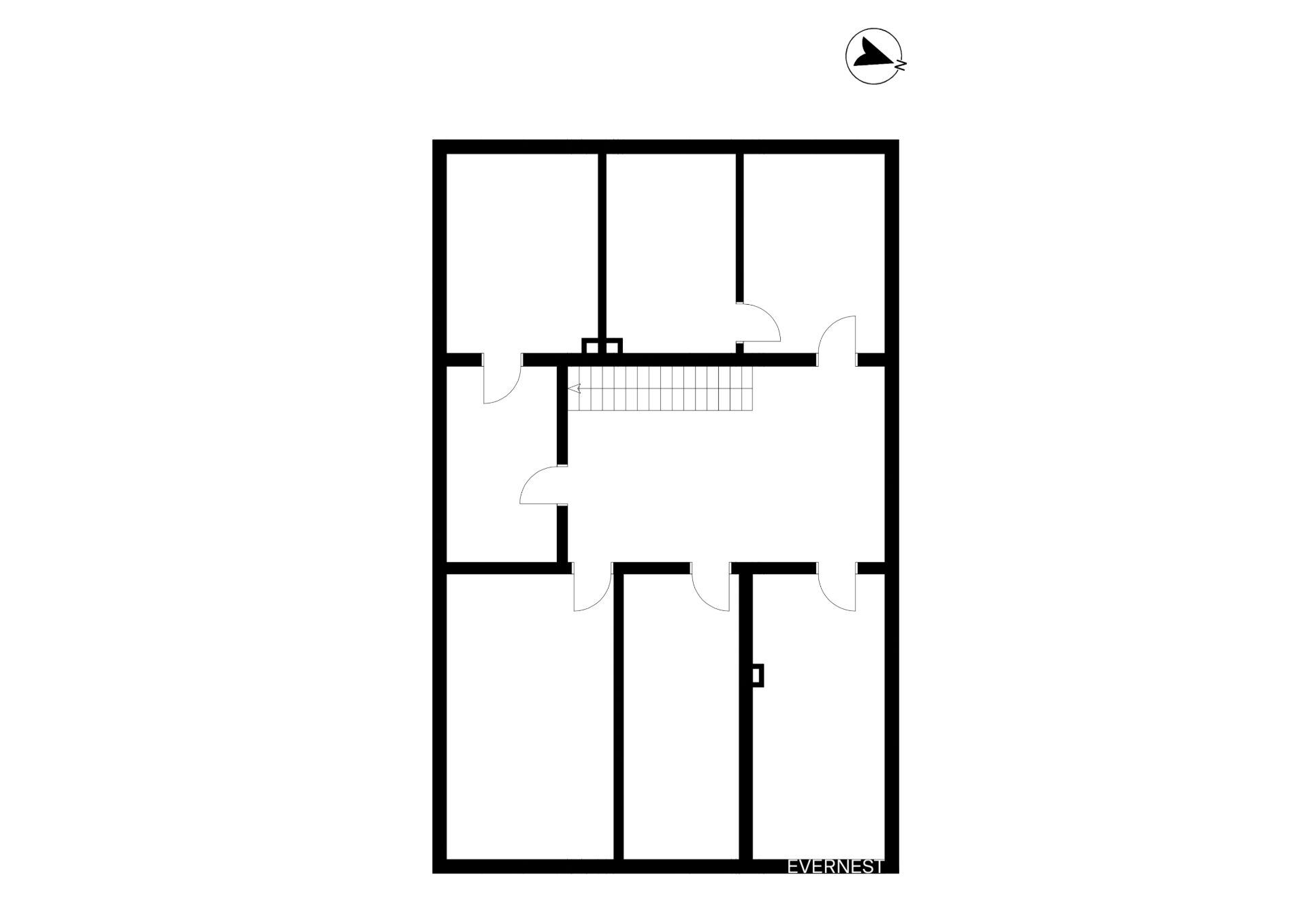 Ein einfacher Grundriss mit mehreren Zimmern und Türen, Treppe in der Mitte.