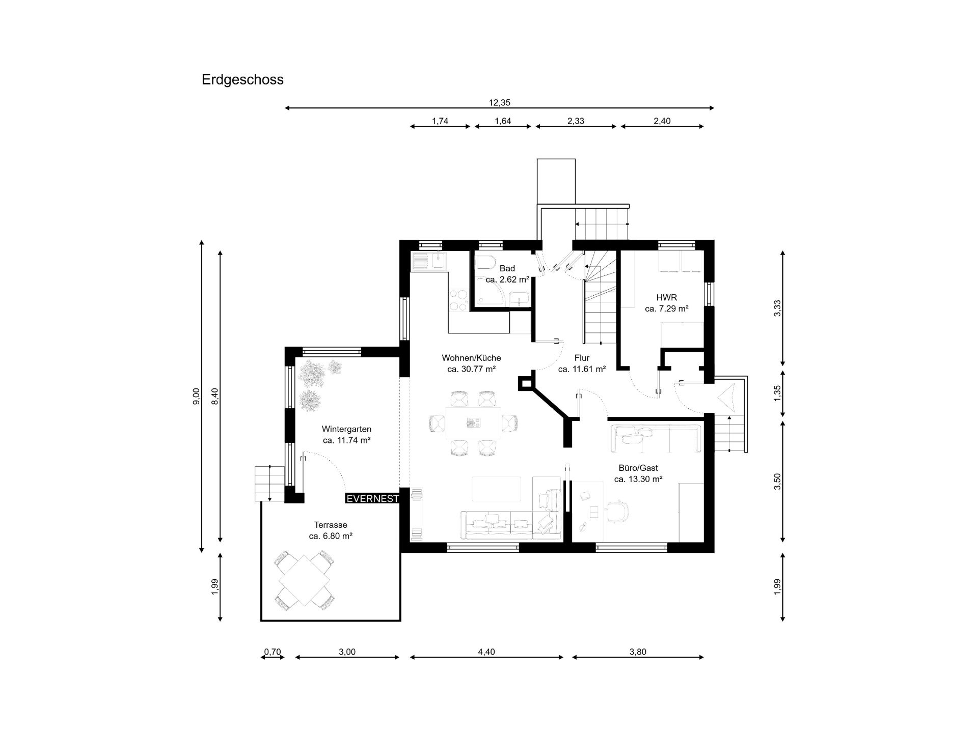 Grundriss des Erdgeschosses mit Wohnküche, Bad, Büro, Wintergarten und Terrasse.