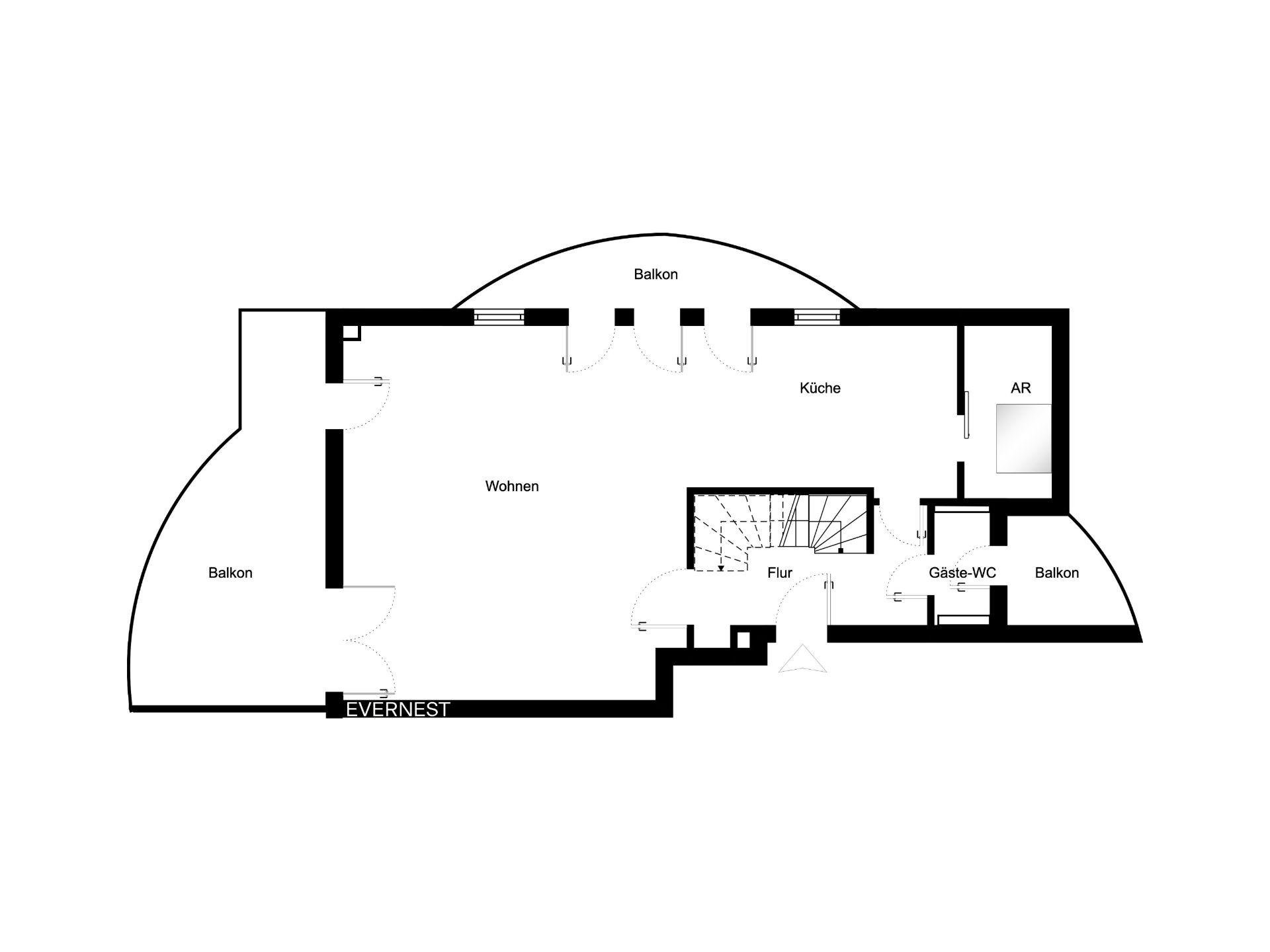 Grundriss einer Wohnung mit Wohnzimmer, Küche, Gäste-WC, Abstellraum und mehreren Balkonen.