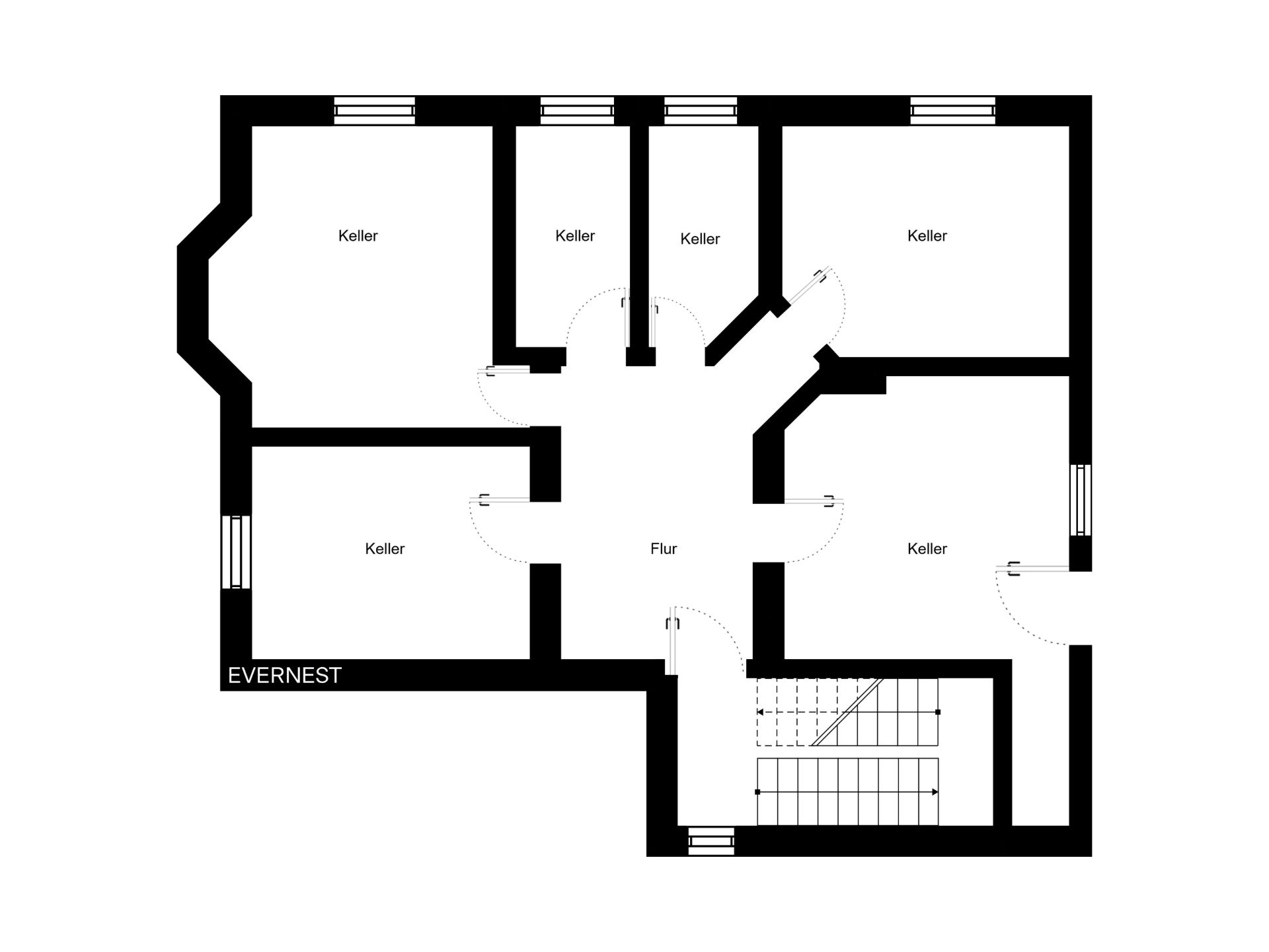 Grundriss eines Kellers mit mehreren Räumen und einem zentralen Flur.