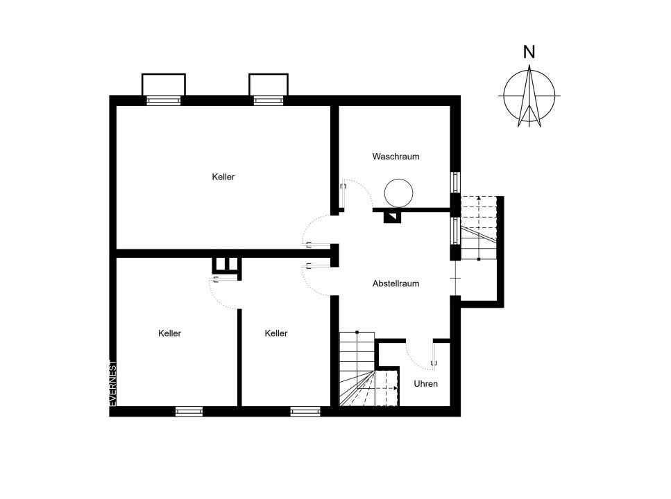 Grundriss des Kellers mit mehreren Räumen wie Waschraum, Abstellraum und Keller.