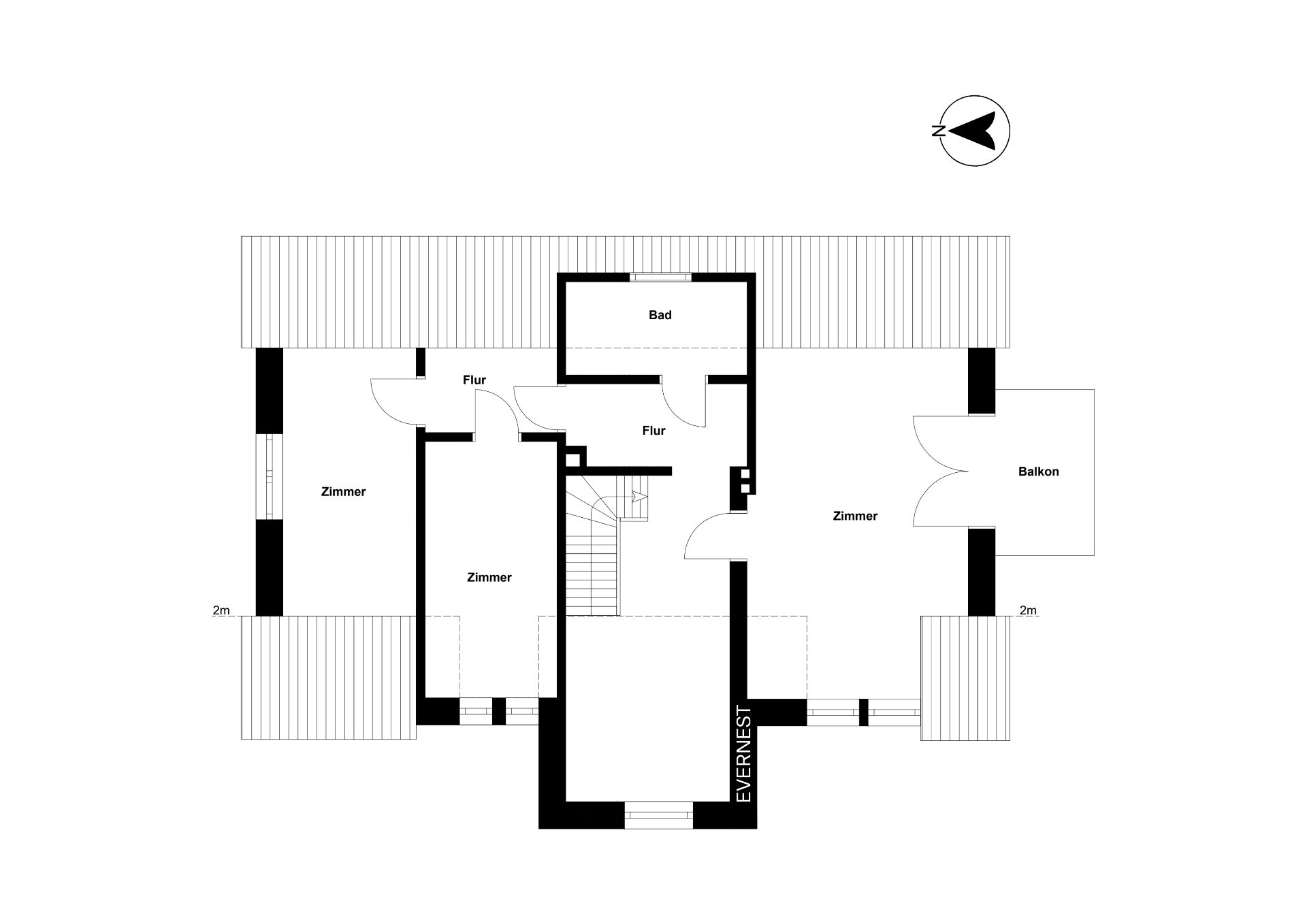 Grundriss mit drei Zimmern, Bad, zwei Fluren und Balkon.