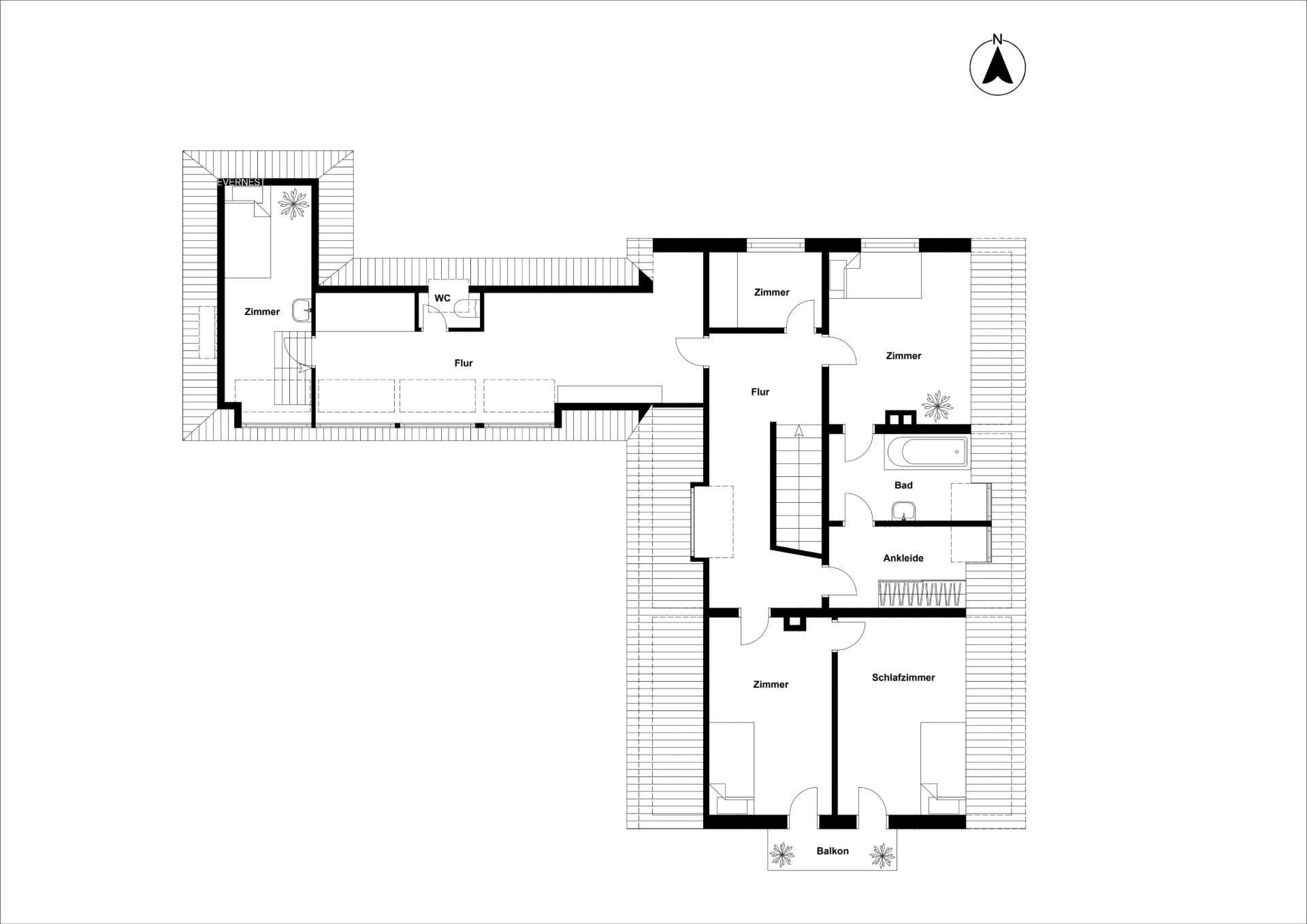 Grundriss einer Wohnung mit mehreren Zimmern, Fluren, Bad, WC und Balkon.